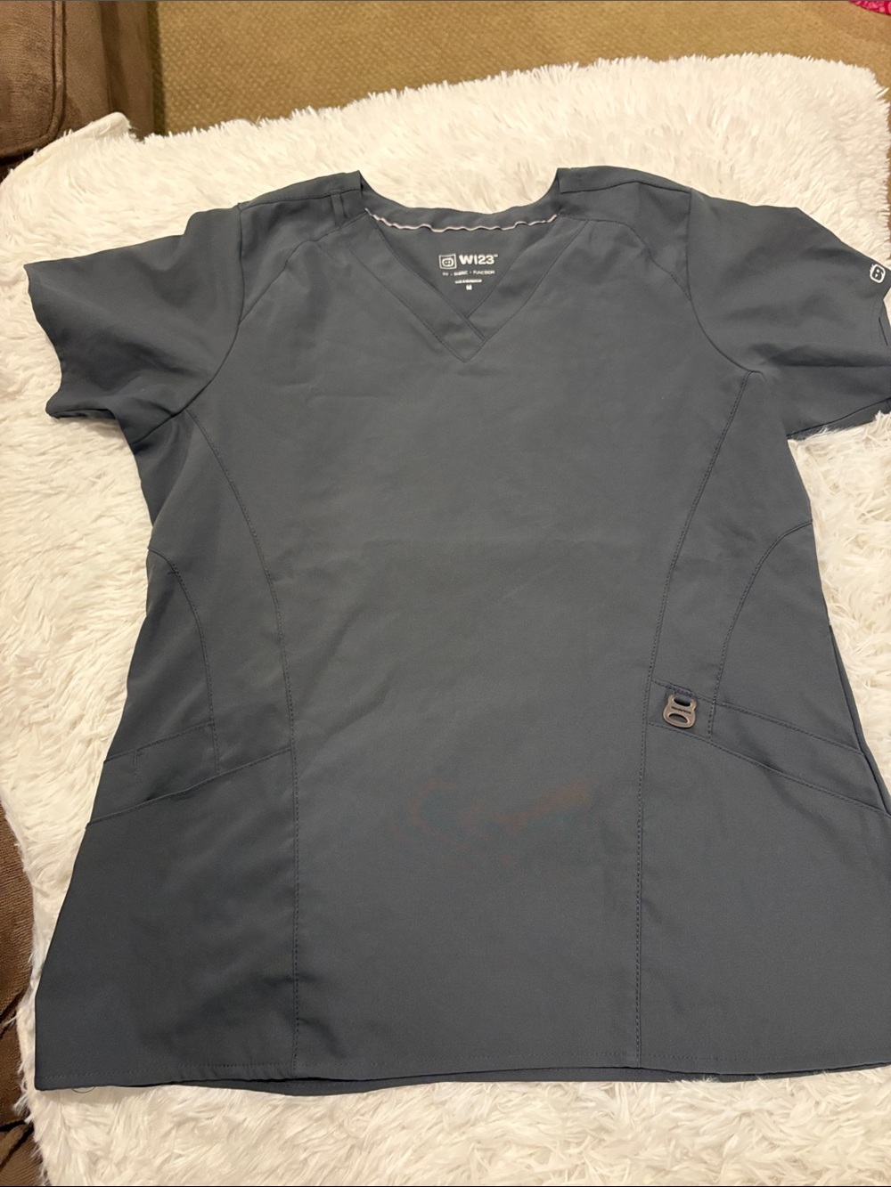 WonderWink vneck scrub top